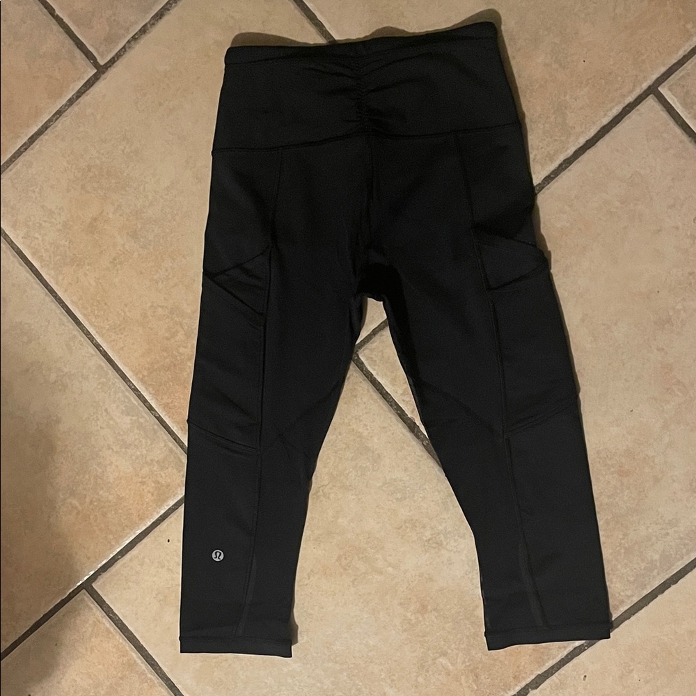 Cropped lulu lemon black leggings